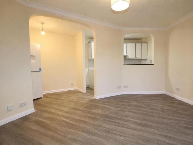 Apartment for rent in Freezywater, Greater London
