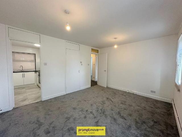 Apartment for rent in Farley Hill, Spring Park