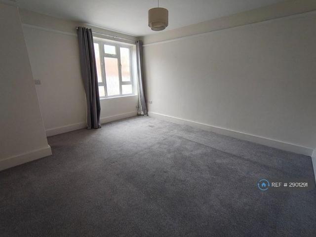 Apartment for rent in Daws Hill, Cressex