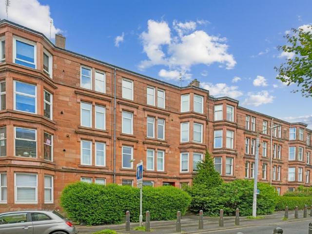 Flat for rent in Cathcart, Scotland
