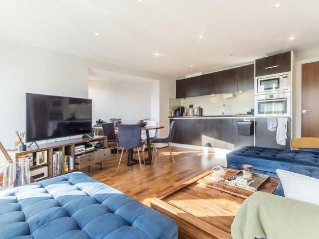 Apartment for rent in Whitton, Greater London