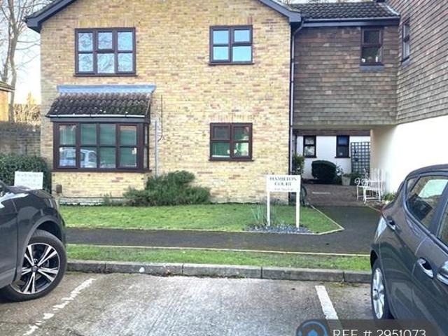 Flat for rent in Pachesham Park, Surrey