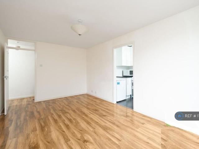 Apartment for rent in Woodside Park, Greater London