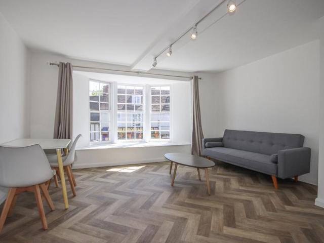 Apartment for rent in Regent Quay, Oad Street
