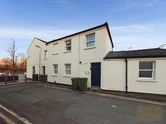 Flat for rent in Golden Valley, Gloucestershire