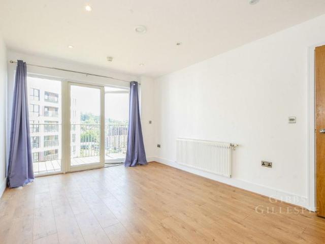 Apartment for rent in Lane, Greater London