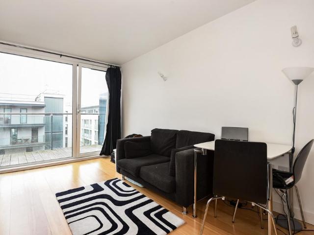 Flat for rent in Hayes, Greater London