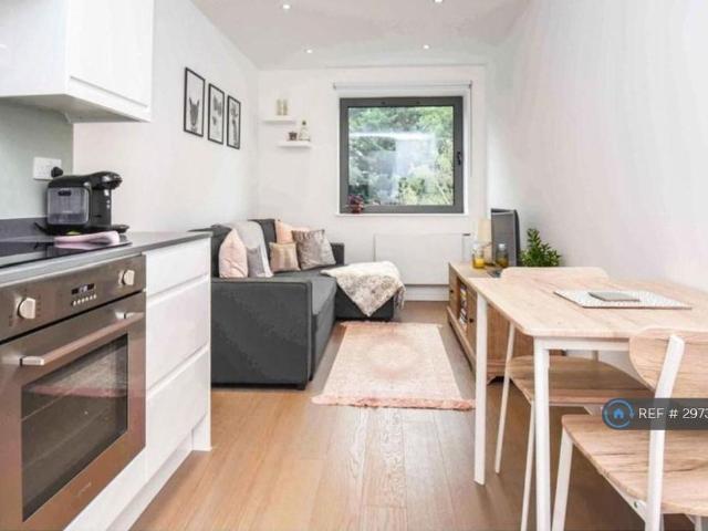 Apartment for rent in Navestock Side, Essex
