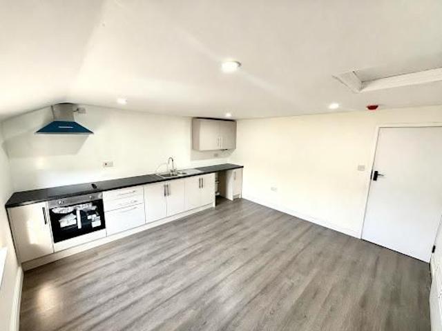 Apartment for rent in Dixons Green, West Midlands