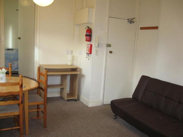 Apartment for rent in Oakwood, West Yorkshire