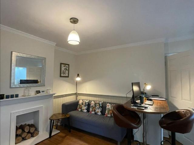 Apartment for rent in Tower Hill, Pachesham Park