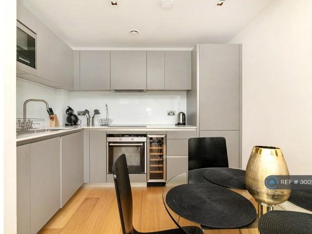 Flat for rent in Lyons, Greater London