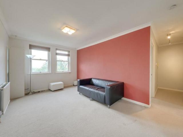Flat for rent in London Borough of Lewisham, Forest Hill