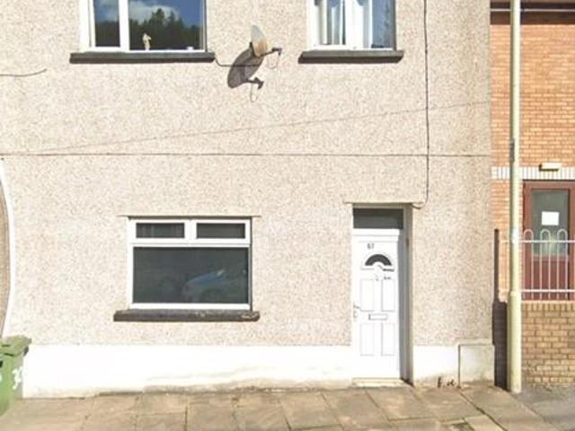 Flat for rent in Penrhiwceiber, Miskin