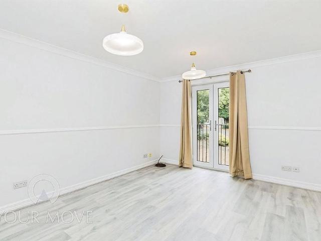 Apartment for rent in Worcester Park Estate, Monks Orchard