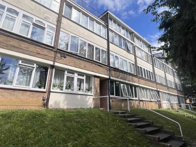 Flat for rent in Lewsey Farm, Luton