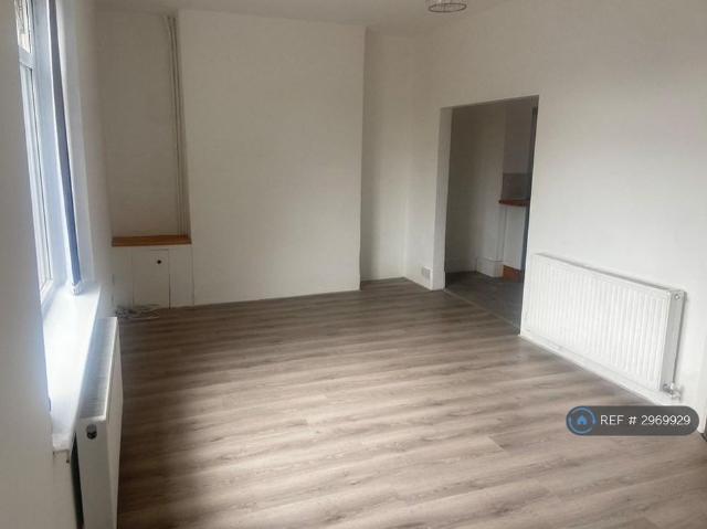 Apartment for rent in Nangreaves, Wales