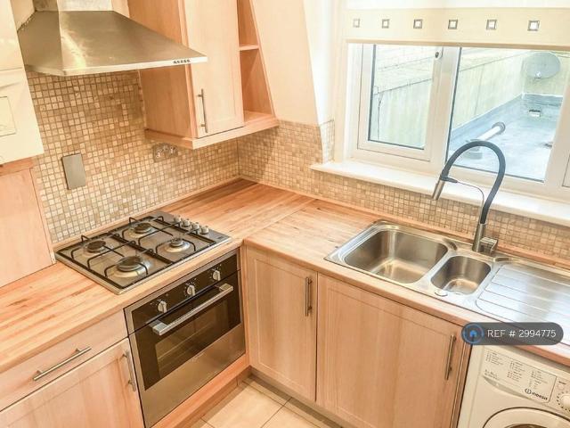 Apartment for rent in Norbiton, Greater London