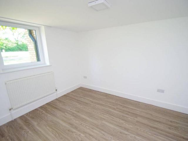 Apartment for rent in Highfield, Pouchen End
