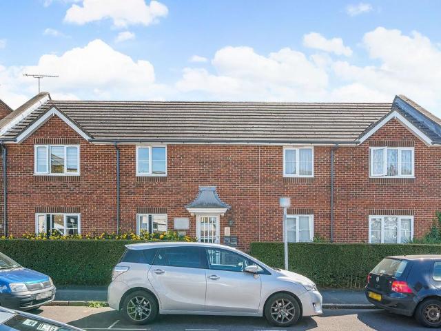 Flat for rent in Holywell Estate, North Watford