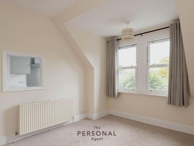 Apartment for rent in Woodcote, Epsom