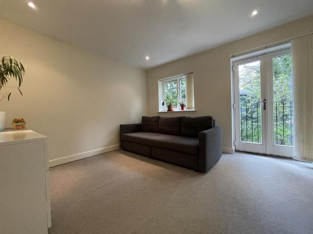 Apartment for rent in Cross In Hand, East Sussex