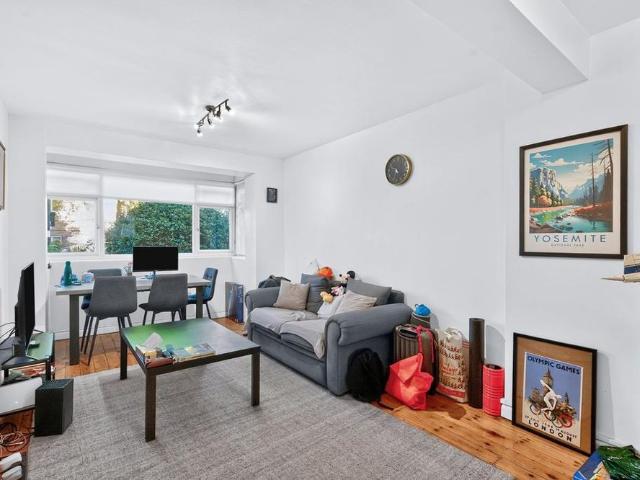 Apartment for rent in Clapham Park, Greater London