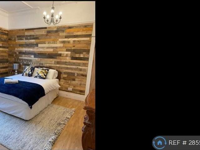 Flat for rent in Nangreaves, Wales