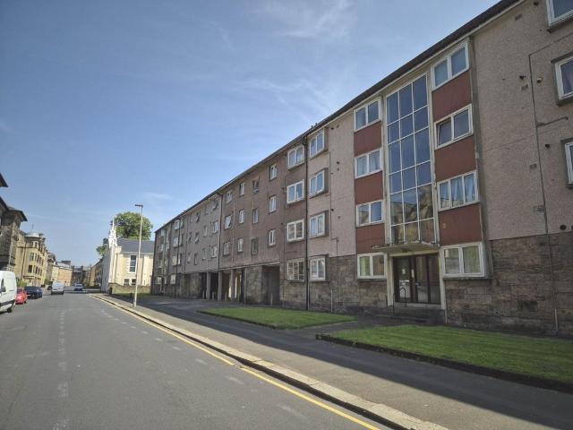Flat for rent in Castlehead, Glenburn