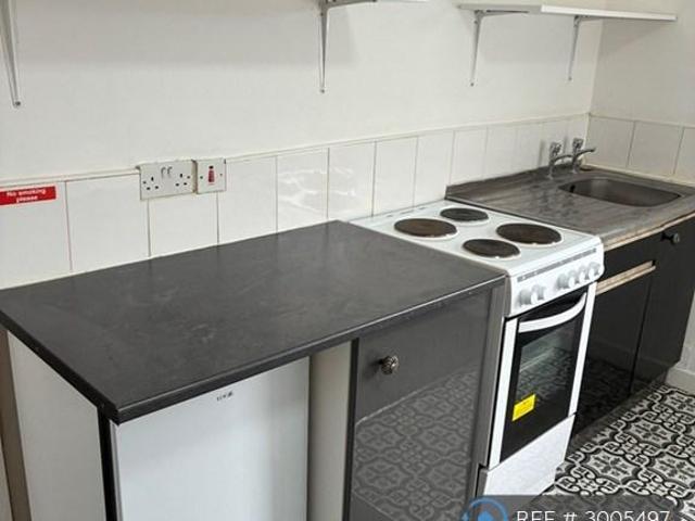Flat for rent in Half Acres, Wakefield