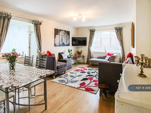 Apartment for rent in Perryfields, West Sussex