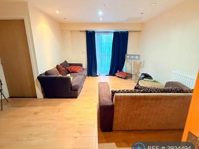 Flat for rent in London Borough of Croydon, Purley