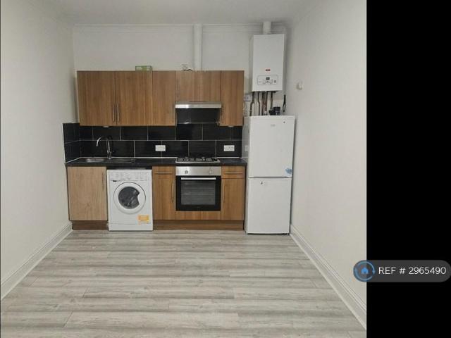 Flat for rent in Seven Kings, Greater London