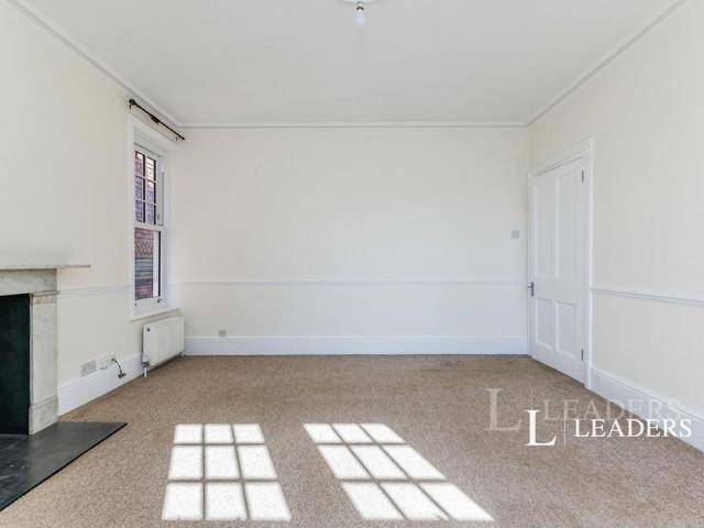 Apartment for rent in Tower Hill, Pachesham Park