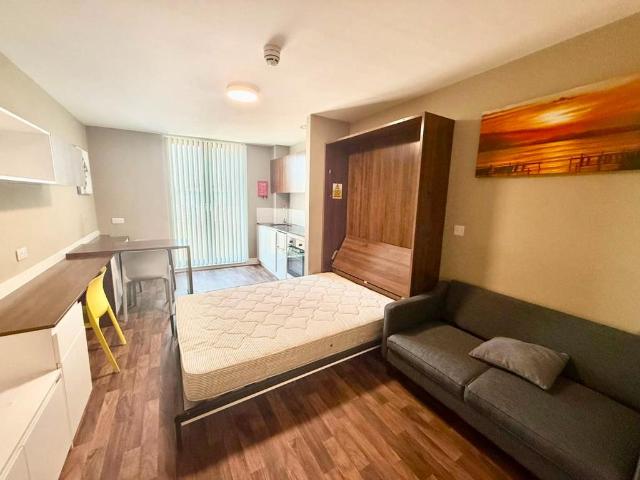 Flat for rent in Islington, Calderstones