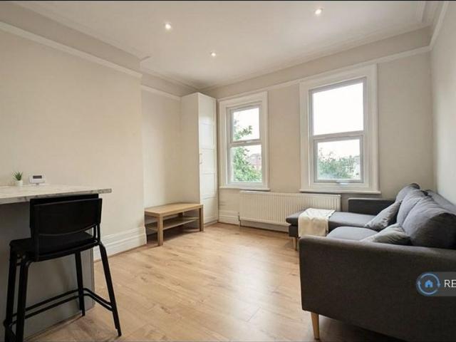 Apartment for rent in Wealdstone, Greater London