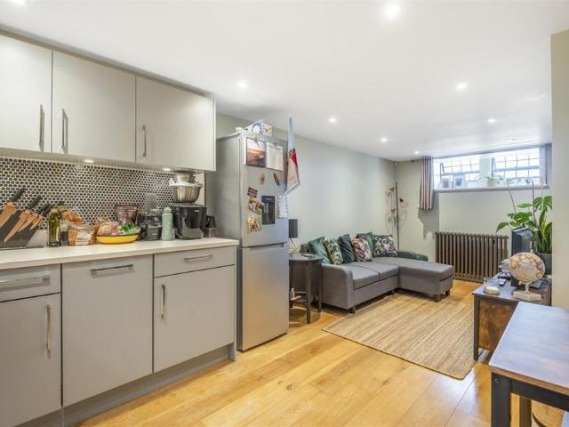 Apartment for rent in Littlecote, West Sussex