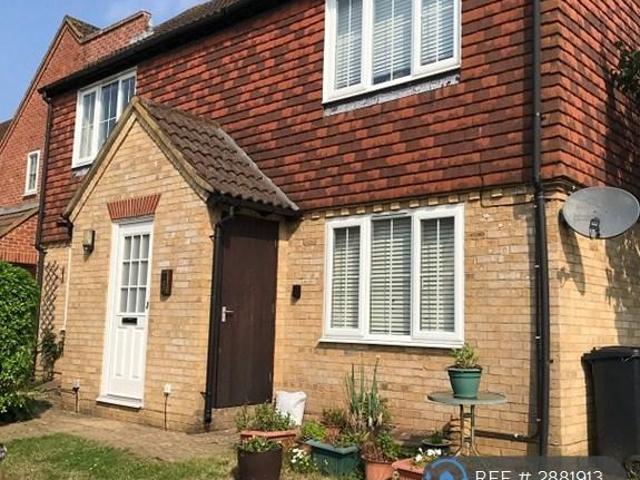 Flat for rent in Frith Hill, Fole