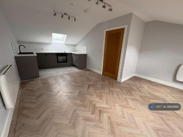Flat for rent in Town, Merthyr