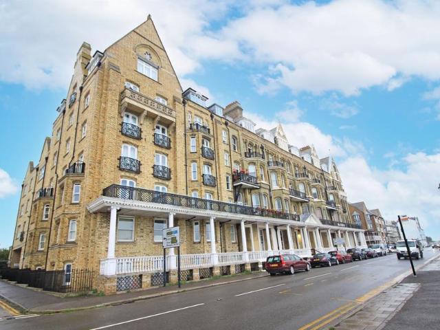 Flat for rent in East Cliff, Acol