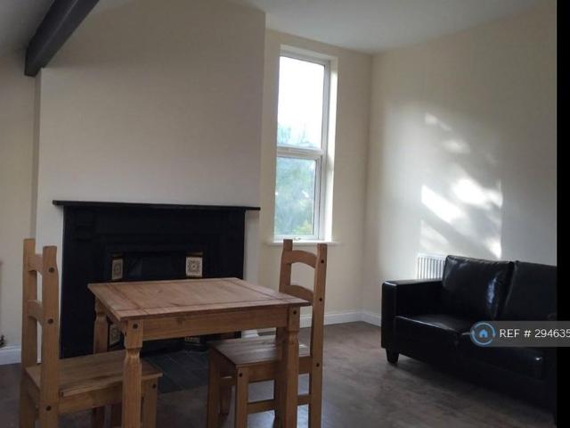 Apartment for rent in Oakwood, West Yorkshire