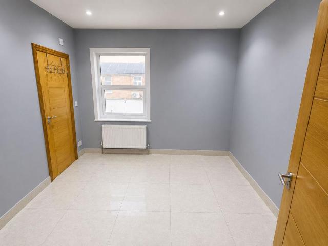 Flat for rent in Newbury Park, Greater London
