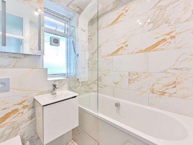 Flat for rent in Fulham, Greater London