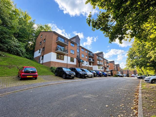 Apartment for rent in Caterham, Tandridge