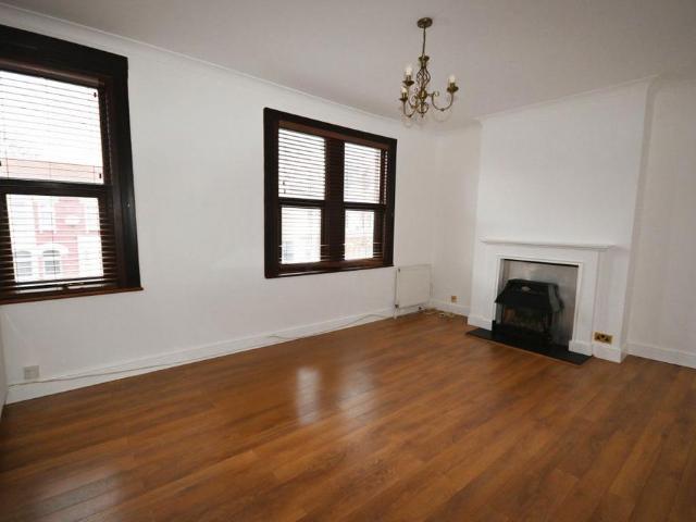 Flat for rent in Newbury Park, Greater London