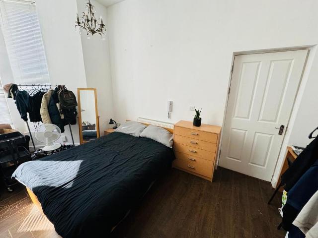 Flat for rent in Hyde Park, West Yorkshire