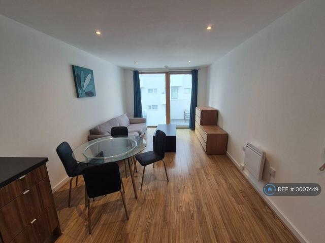 Flat for rent in Roding Riverside, Greater London