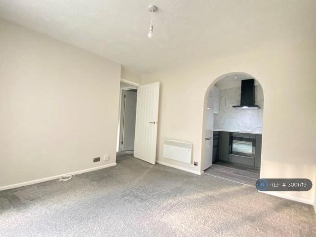 Apartment for rent in Lower Halliford, Surrey