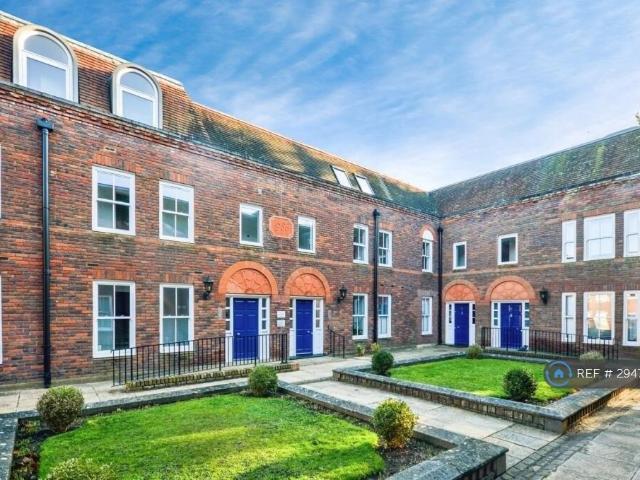 Flat for rent in Southcourt, Aylesbury