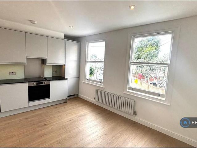 Flat for rent in Shepherd's Bush, Greater London